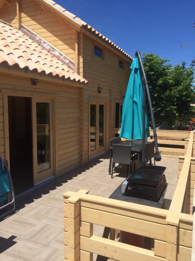 Gite Le Chalet Des Milles Et Un Chemins Castelnou Exterior foto